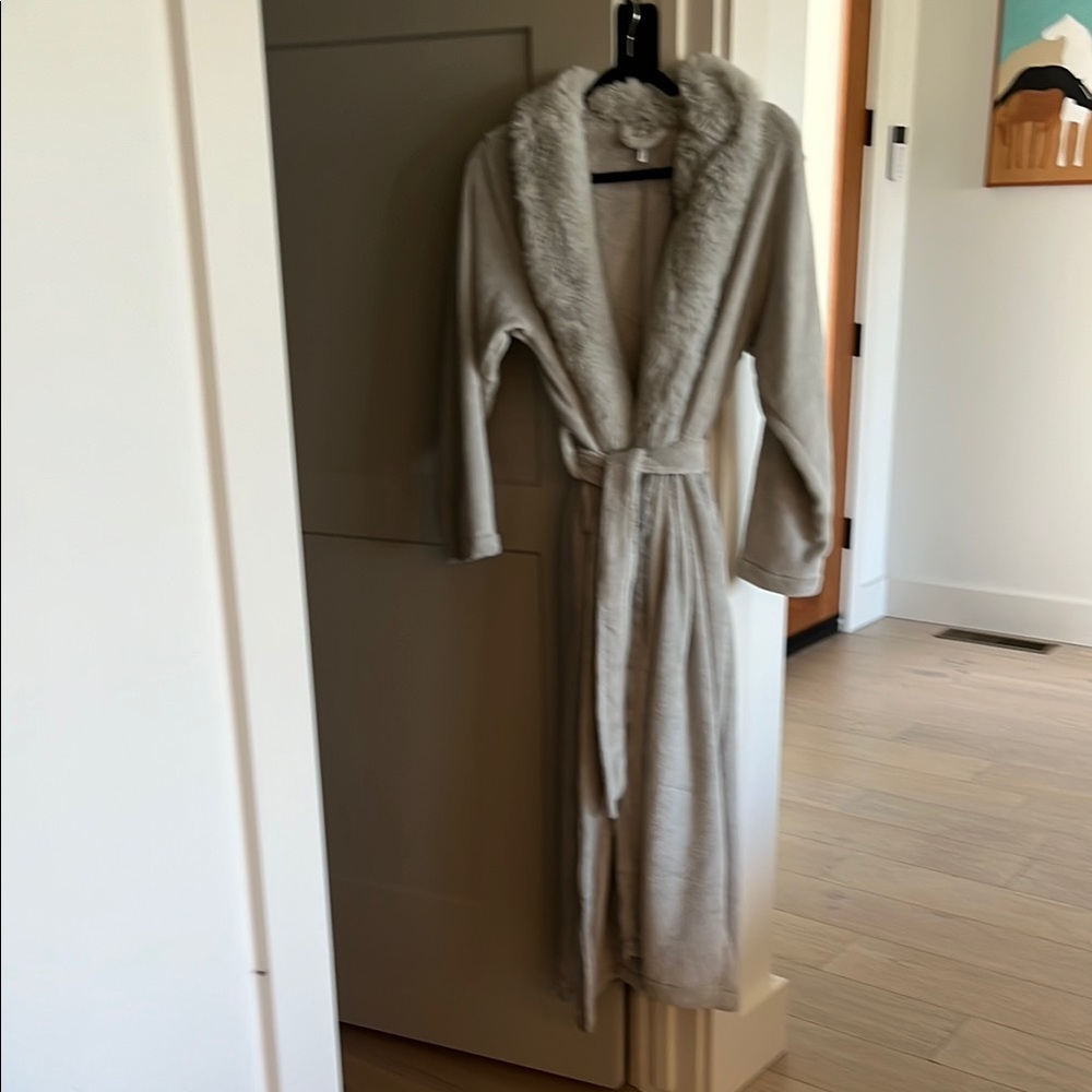Cozy Gray Robe with Faux Fur Collar